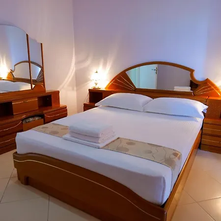 Lejla 4*