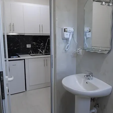 Lejla 4*